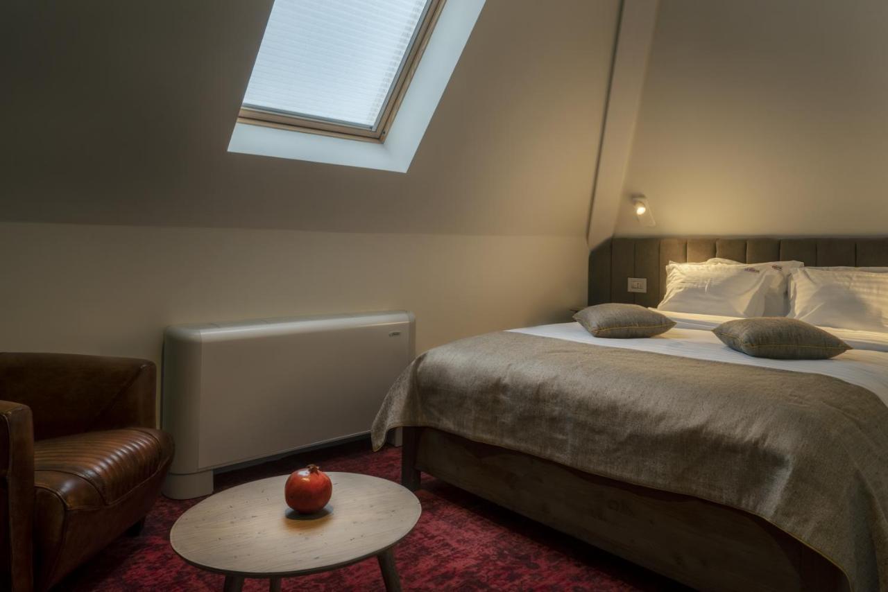 Hotel La Boheme Boutique Casa Soare Bucarest Esterno foto